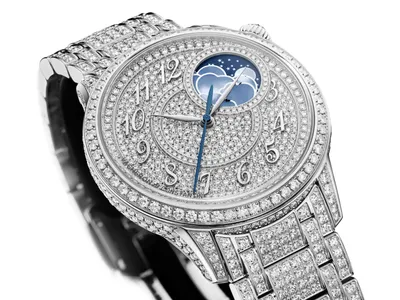 Vacheron Constantin Égérie Moon Phase Jewellery, three-quarter view