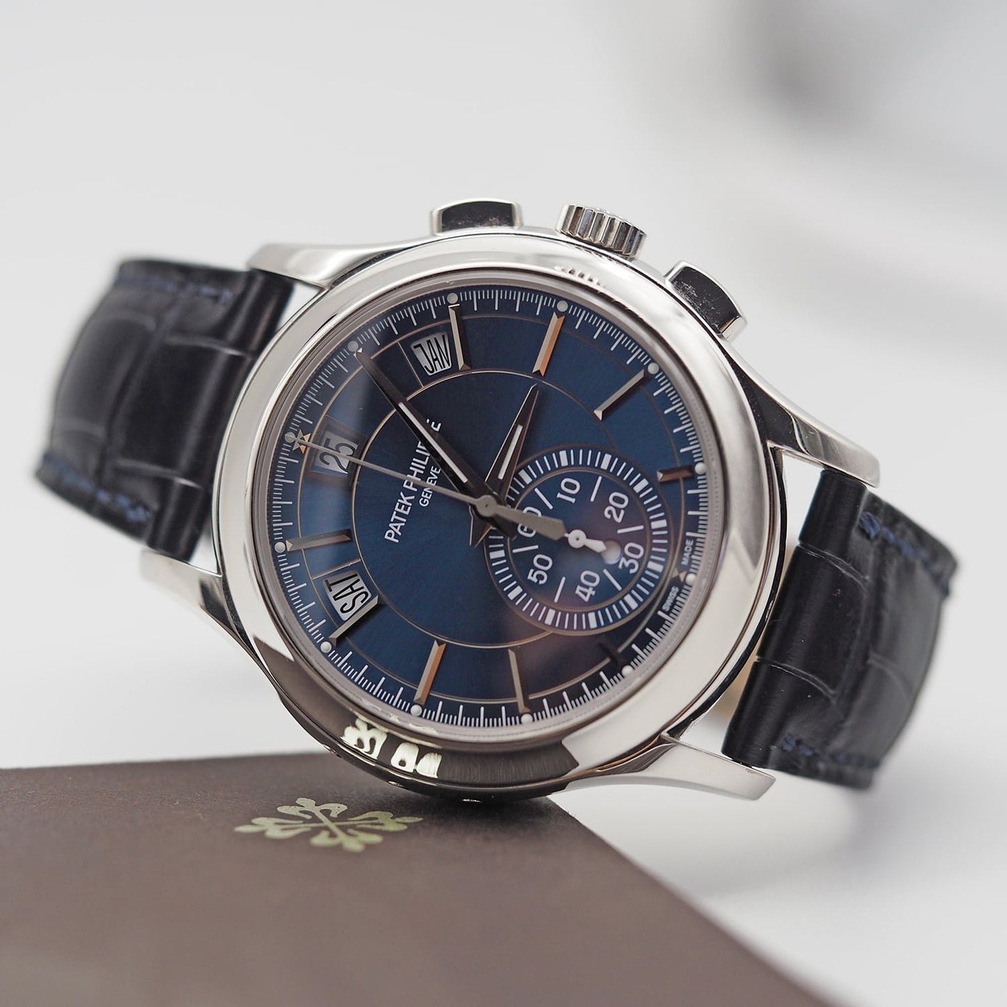 Patek Philippe Complications 5905P-001