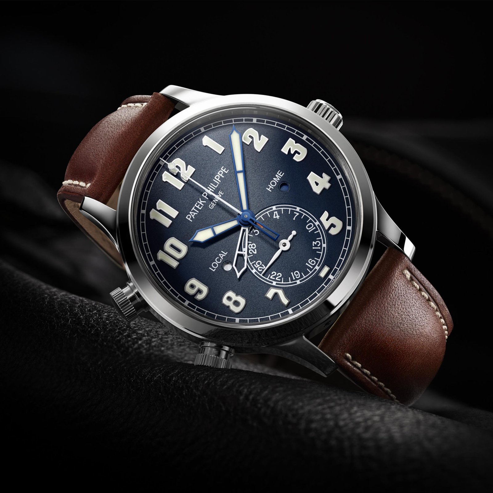 Patek Philippe Complications Calatrava Pilot Travel Time 42mm 5524G-001 - Image 8